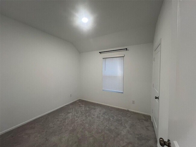 Building Photo - 5131 Winslow Grv Dr