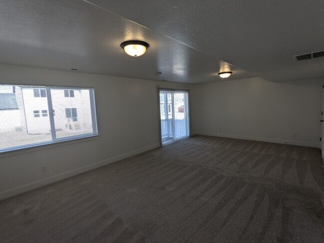 Building Photo - 16127 S Truss Dr
