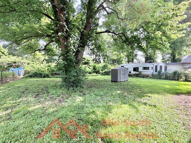 Building Photo - 3998 Victor Dr