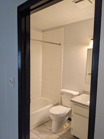 Building Photo - 300 Hopp Ave