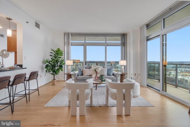 Building Photo - 5750 Bou Ave