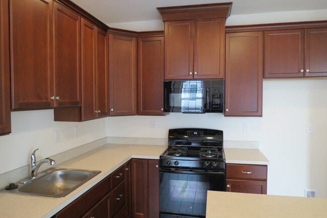 Building Photo - Beautiful Penn Square Townhome in Lansdale...