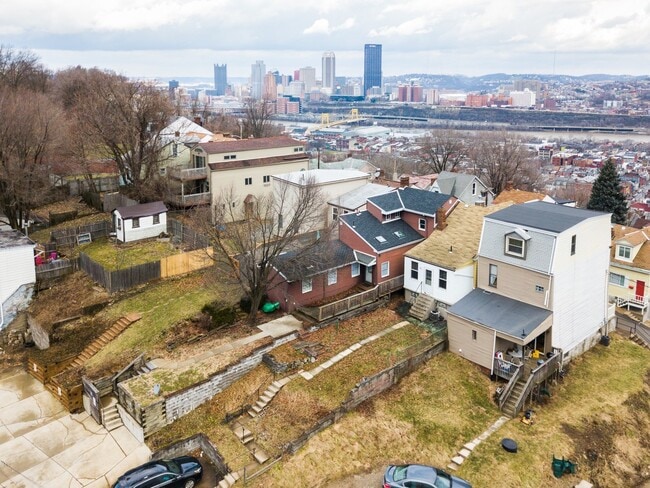 Building Photo - AVAILABLE JUNE 2026 - Spacious 4 Bedroom, 2 Bath Home Minutes from East Carson!