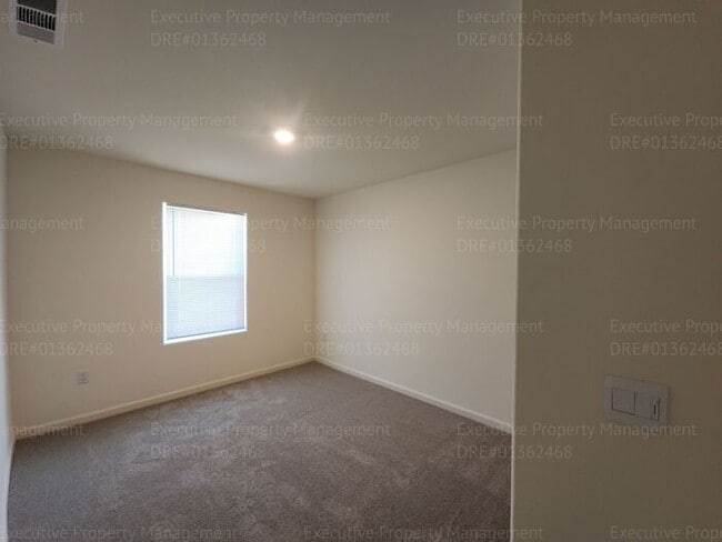 Building Photo - Newly constructed 4 bedroom/ 3 bathroom co...