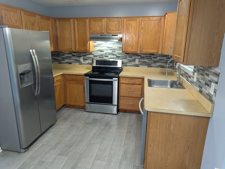 Primary Photo - 20736 Williamson St
