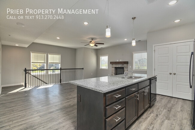 Building Photo - Parkview Apartments - Available September ...