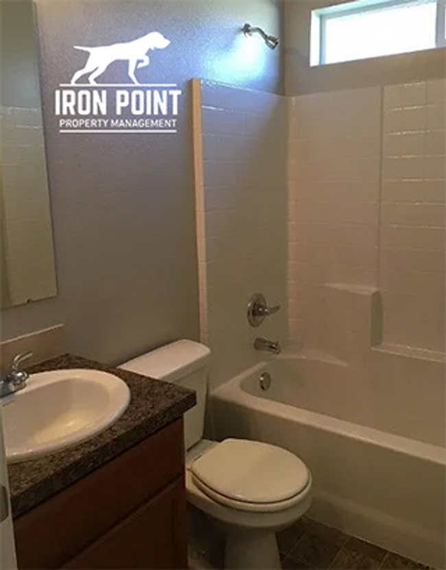Building Photo - 4bed/2bath in Meridian w/vaulted ceilings,...