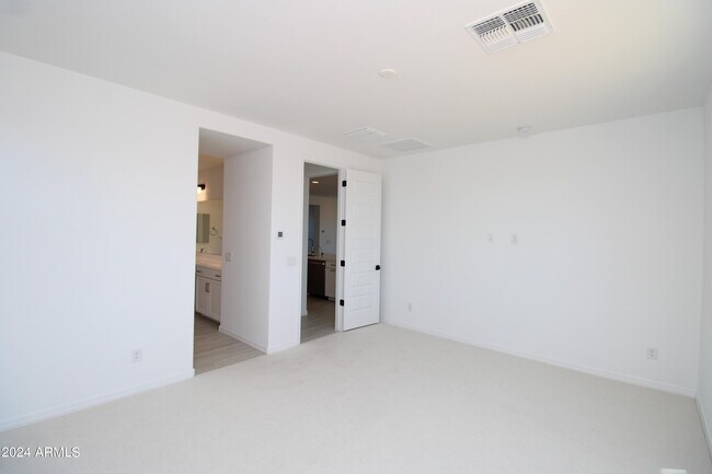 Building Photo - 8725 W Medlock Dr