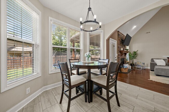 Building Photo - Pet Friendly Four Bedroom with Bonus!