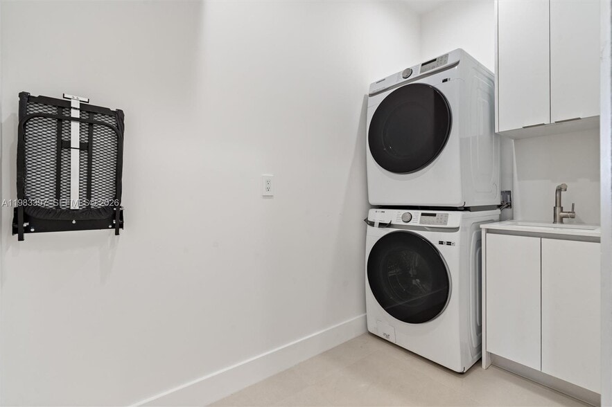 Building Photo - 1410 NE 5th St