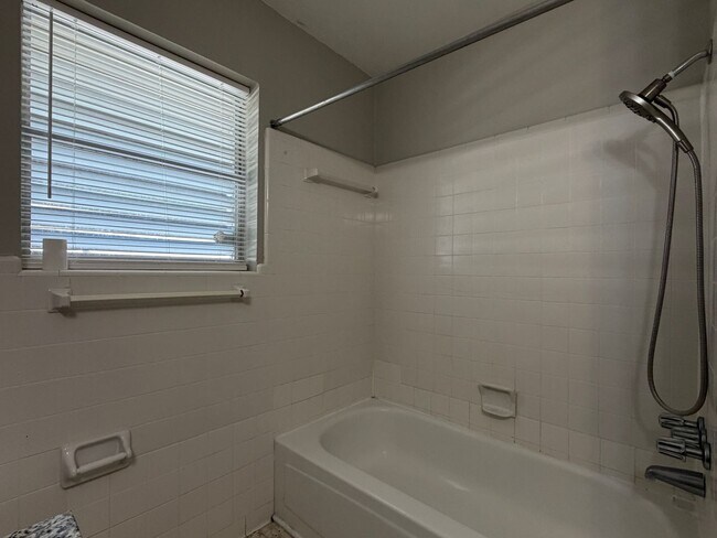 Building Photo - 749 Burkshire Dr