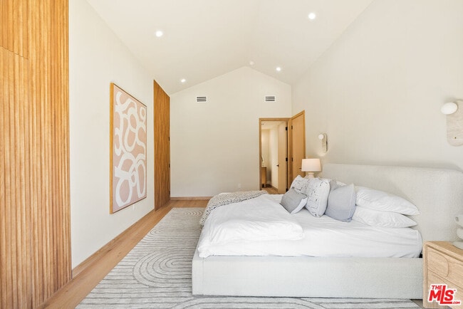 Building Photo - 14742 Weddington St