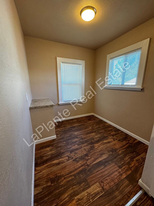 Building Photo - Charming 3-Bedroom Home in Toledo – Spacio...