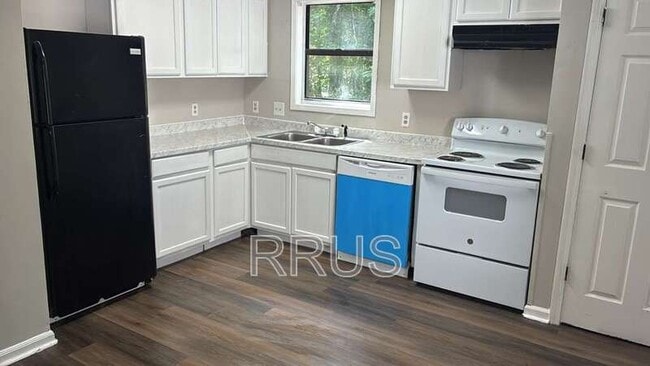 Building Photo - 2934 Lakemont Dr SW