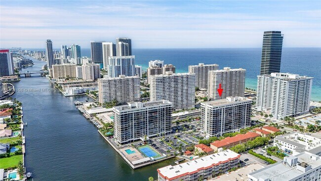 Building Photo - 2049 S Ocean Dr