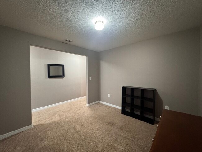 Building Photo - Summerfield Townhome