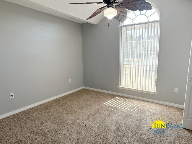 Building Photo - Stunning 3 Bedroom Home in Navarre