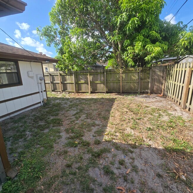 Building Photo - 1237 Wynnedale Rd