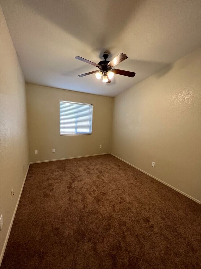 Building Photo - 3 BEDROOM HOME IN ARABY CROSSING!