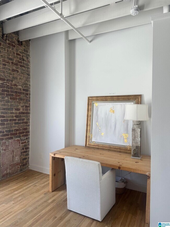 Building Photo - 300 20th St N