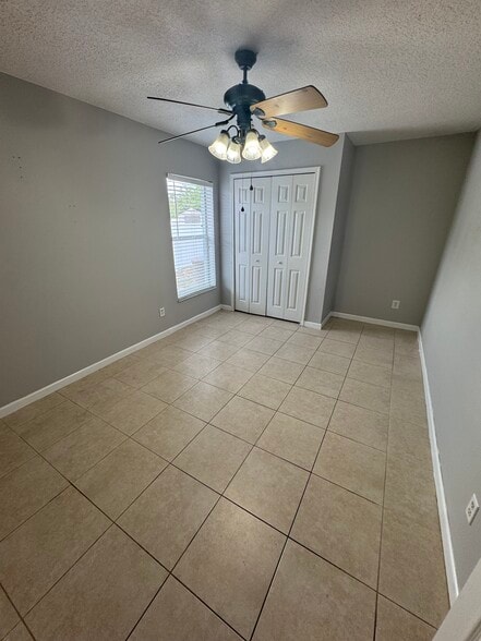 Building Photo - 449 SW Fifer Ave