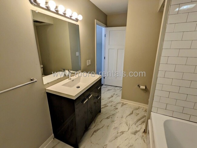 Building Photo - Updated German Village house area with attached garage