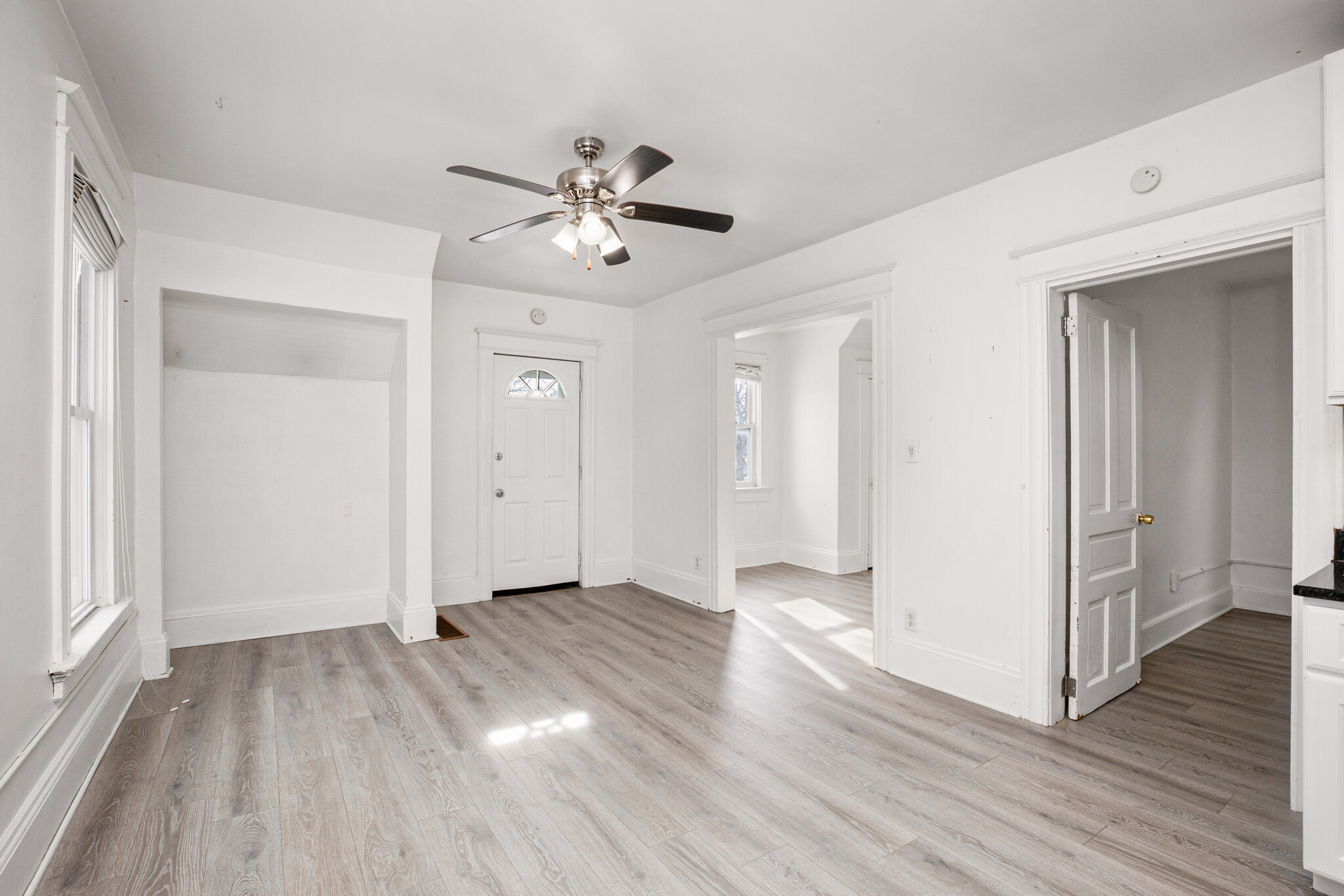 Dining Area - 526 E Burleigh St