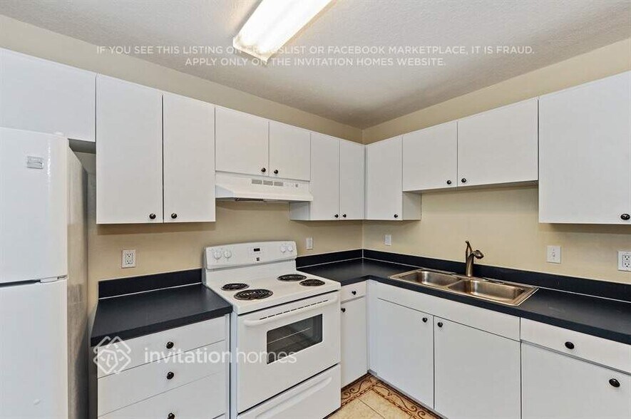 Building Photo - 1318 Casa Bonita Ave