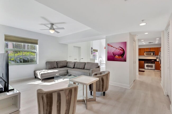 Building Photo - 610 Clematis St