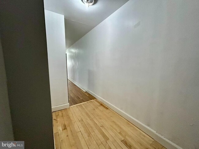 Building Photo - 2823 W Girard Ave