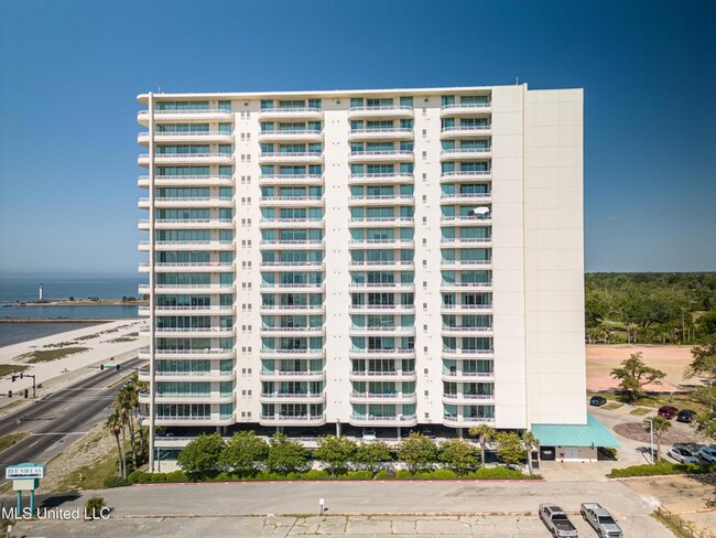 Building Photo - 2060 Beach Blvd