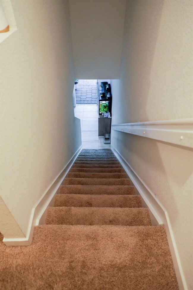 Building Photo - 148 SE 5th Ct