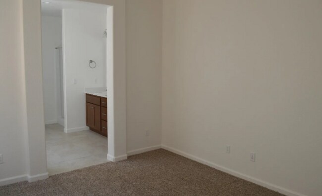 Building Photo - 4467 Jennifer Wy