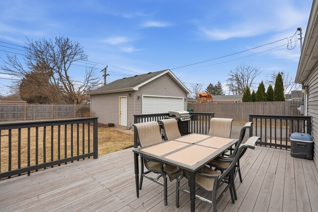 Building Photo - 916 Barthelme Ave