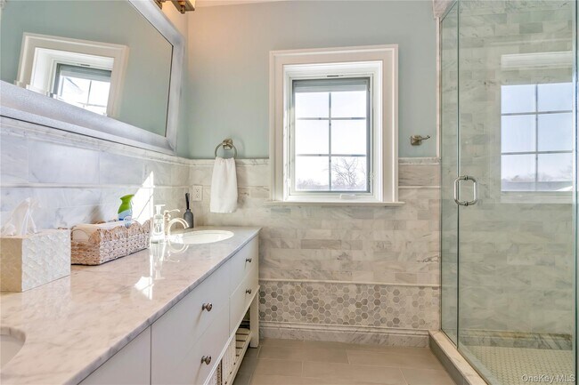 Building Photo - 695 Sound Dr