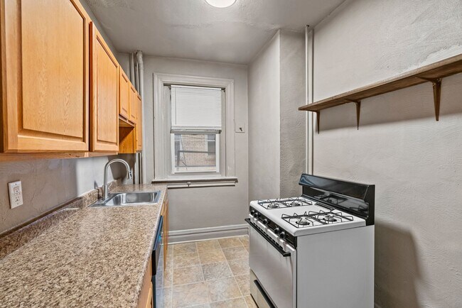 Building Photo - 512 S Millvale Ave