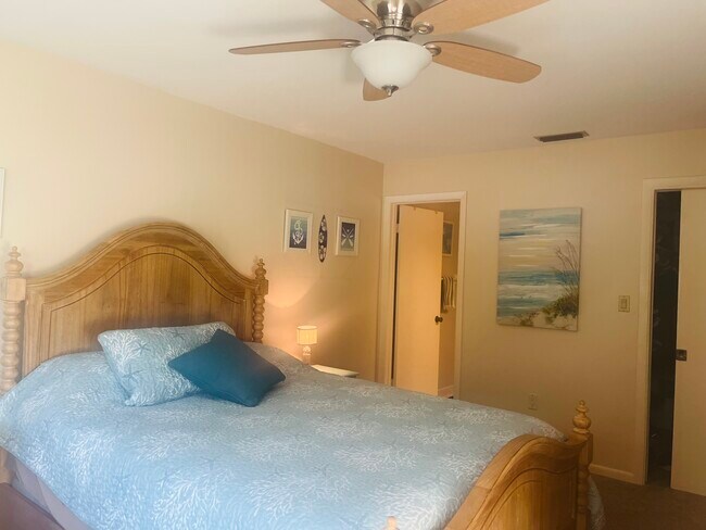 Building Photo - 3368 N Key Dr