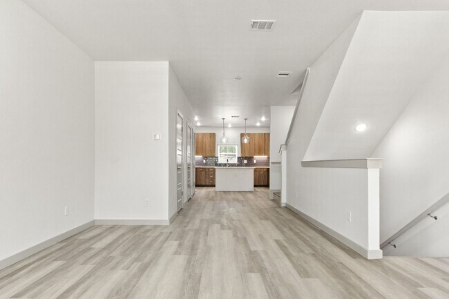 Building Photo - * MOVE IN SUMMER 7/31/2027 * 5 Bed 5.5 Bath Lubbock 1 Block to The TCU Neeley Building