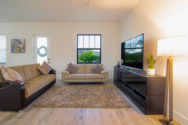 Building Photo - 15245 Brainbridge Cir