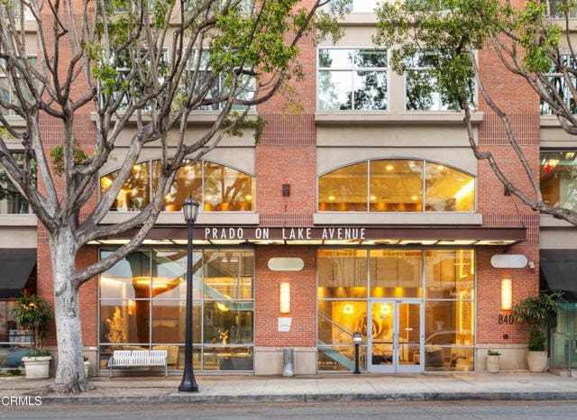Building Photo - 840 E Green St