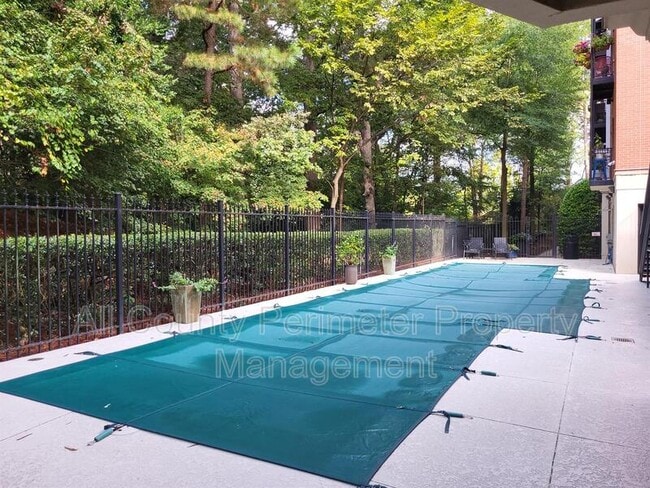 Building Photo - 560 Dutch Valley Rd NE