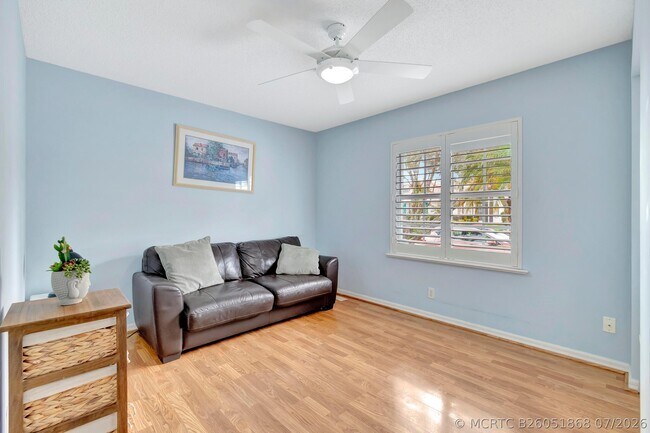 Building Photo - 6129 Heliconia Rd