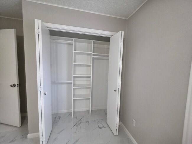 Building Photo - East Heatherock Circle, Sugar Land, TX 77479 - 3 BR 2 BA single-family home