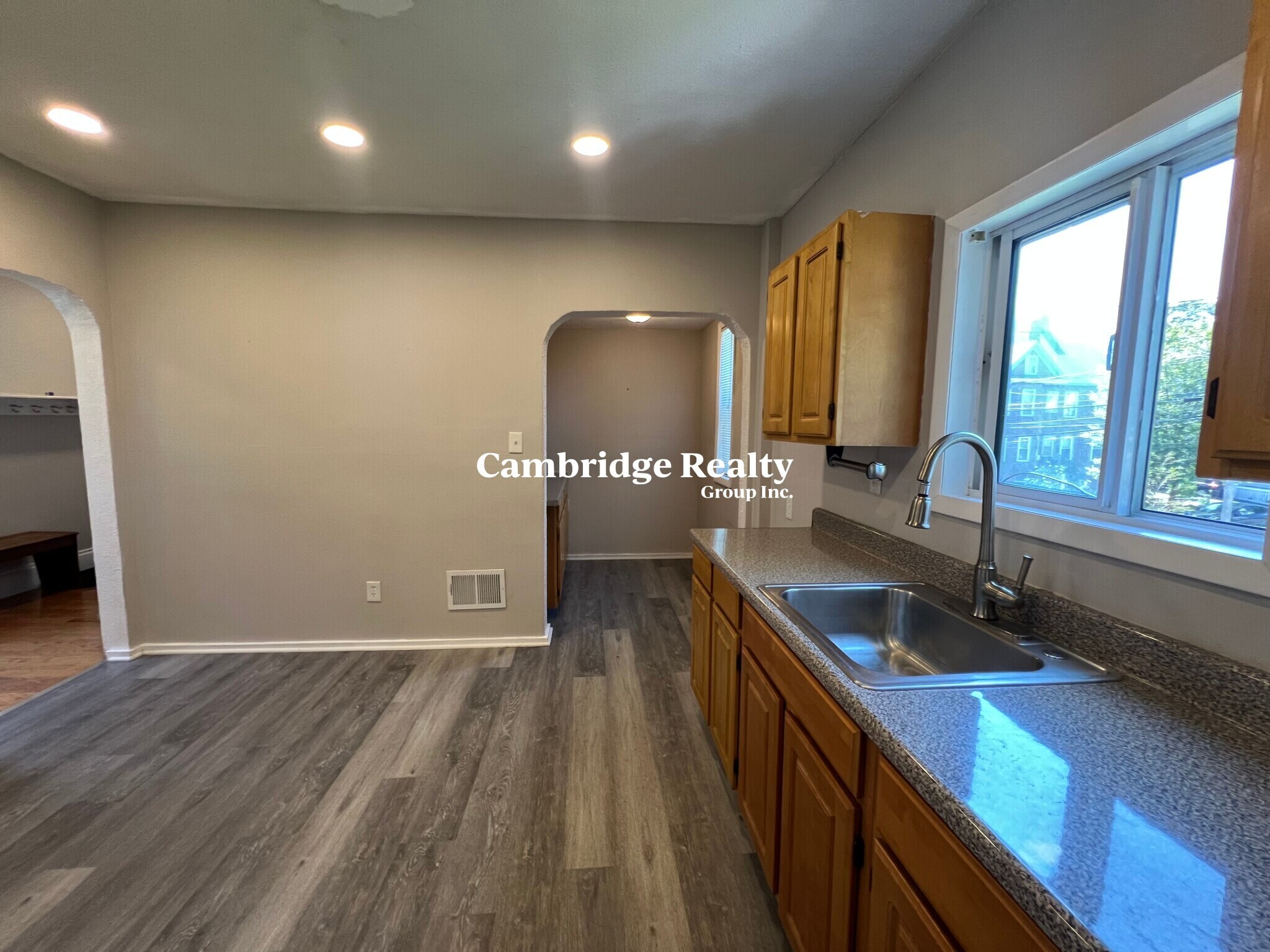 Building Photo - 11 Hudson St