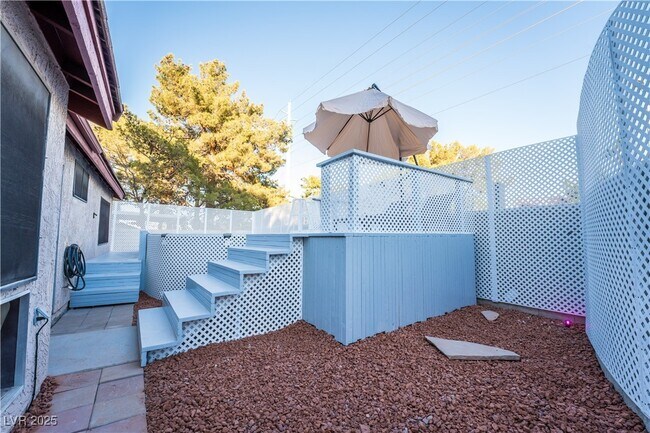 Building Photo - 2364 Belvedere Dr