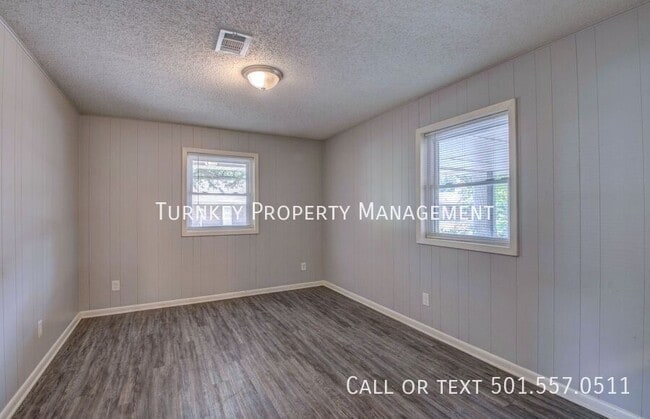 Building Photo - 6806 Brookview Dr