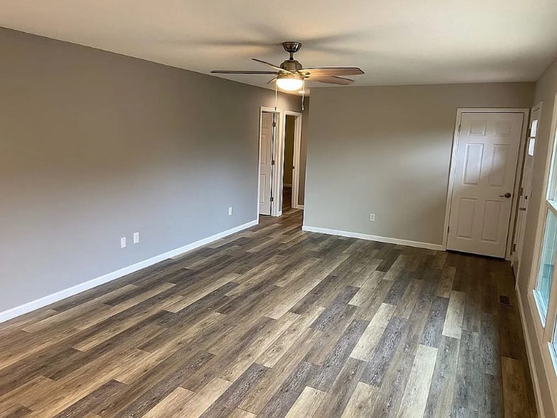 Building Photo - 107 Pebblebrook St