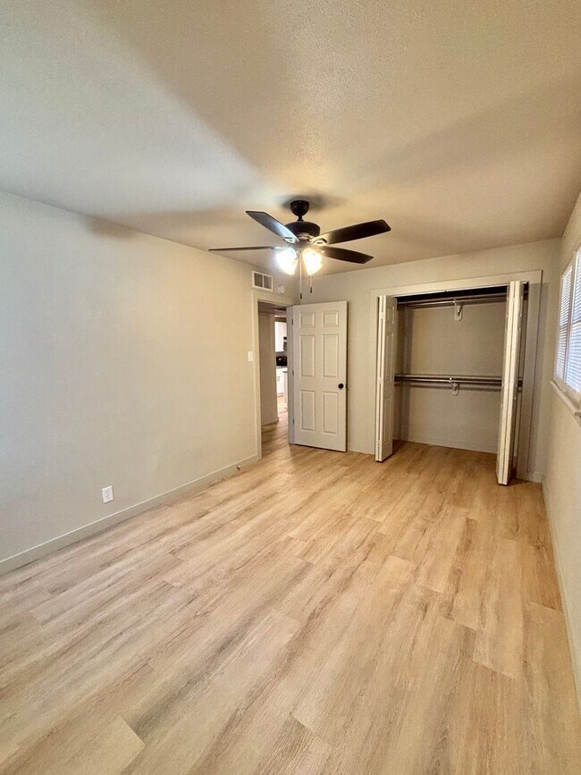Building Photo - Now Available - 3 Bedroom Home!!