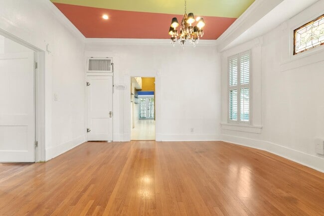 Building Photo - 1122 W Summit Ave.