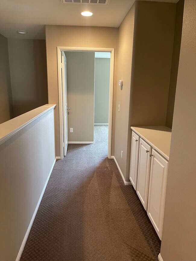 Building Photo - Lacroix Ave